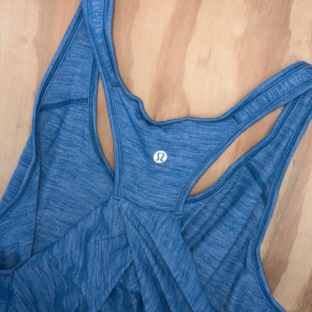 Lululemon Essential Tank Top Pleated Racerback Size 8 Heathered Jet Set Blue